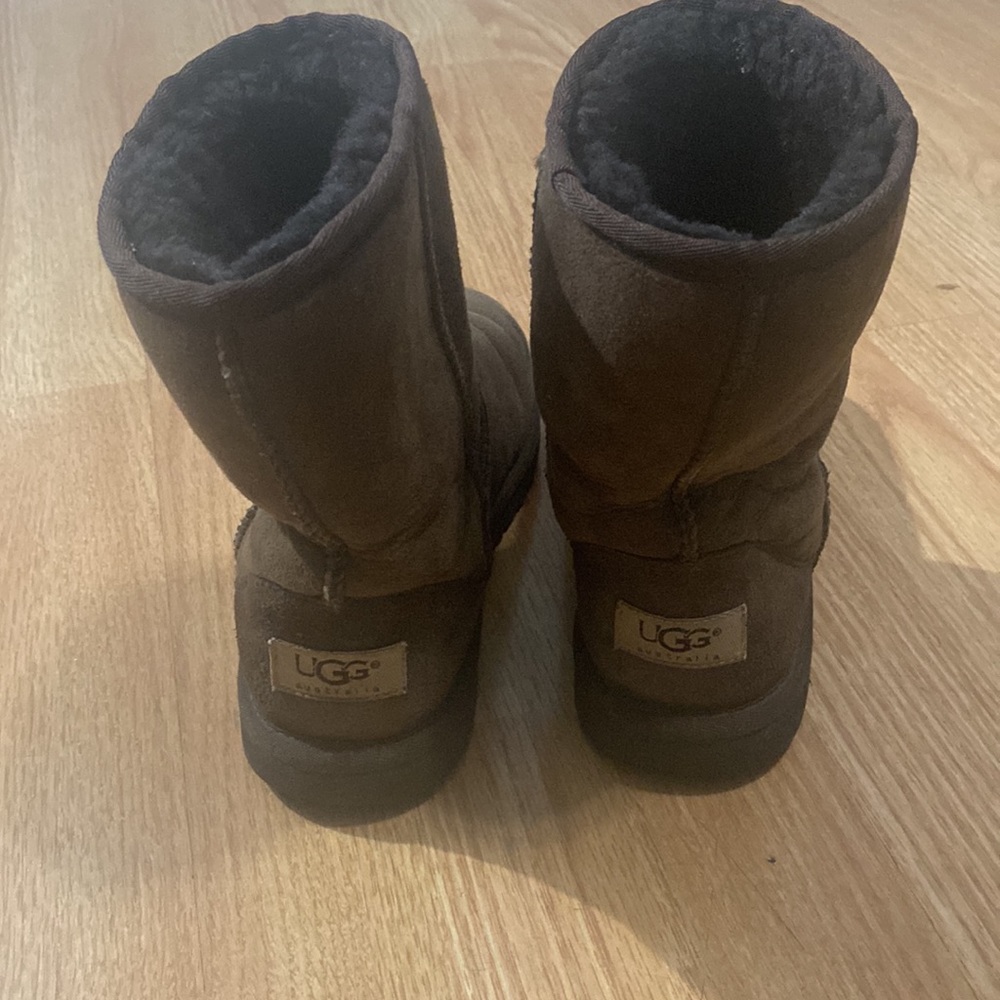 uggs - Picture 2 of 2